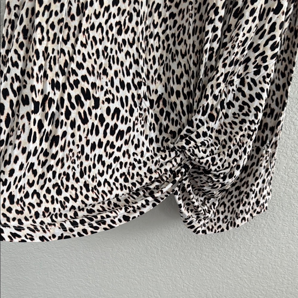 Size 2X Sleeveless Twist-Hem Animal Print Top - Black and Cream - Picture 3 of 6